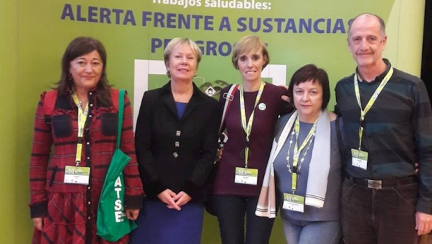 ep la responsable de salud laboral de satse carmen vide izda junto al a directora de la agencia
