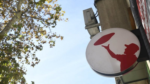 ep logo de telepizza en un restaurante del mismo en madrid espana a 27 de noviembre de 2019