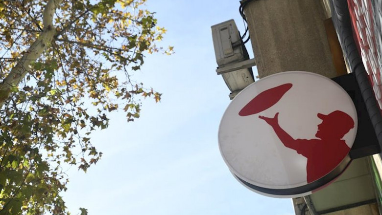 ep logo de telepizza en un restaurante del mismo en madrid espana a 27 de noviembre de 2019