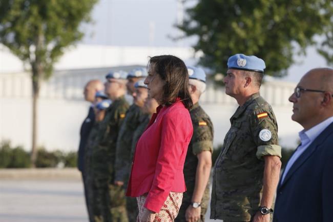 Margarita Robles con las tropas en el Líbano | MINISTERIO DE DEFENSA ep margarita robleslas tropaslibano