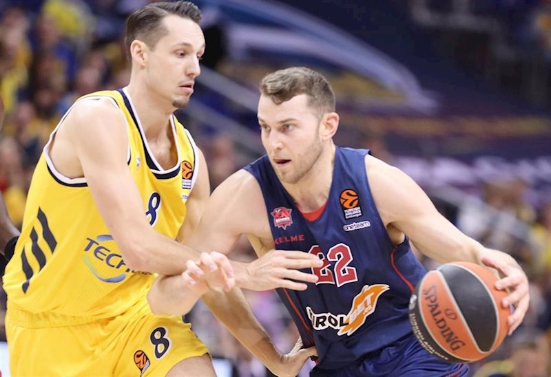 ep nik stauskas en un partido con el kirolbet baskonia