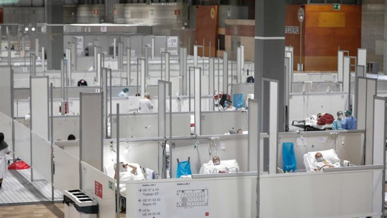 Pacientes en el interior del hospital de campaña montado en IFEMA, en Madrid, para contagiados con coronavirus. | Jesús Hellín - Europa Press ep pacientes en el interior del hospital de campana montado en ifema en madrid para contagiados con