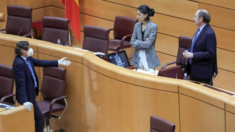 ep rafael hernando con masacarilla y guantes en el pleno que celebro el 17 de marzo el senado