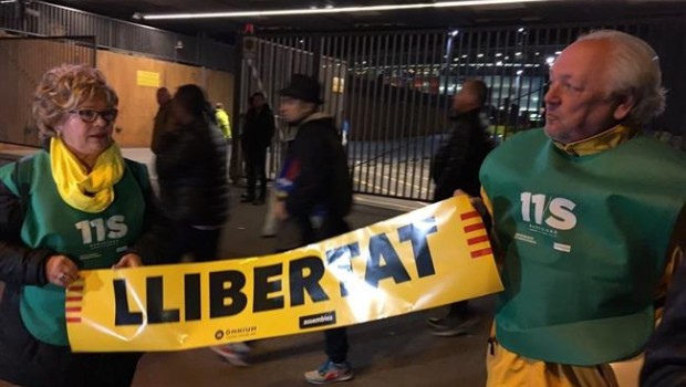 ep reparten 20000 banderolascamp noula libertadlos presos