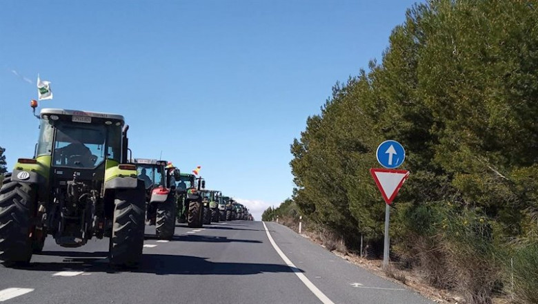Tractorada en el norte de la provincia de Almería en protesta por la situación del campo | ASAJA ep tractorada en el norte de la provincia de almeria en protesta por la situacion del campo