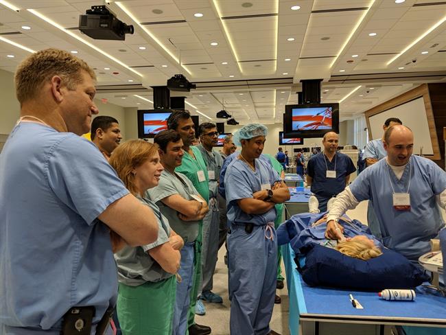 Un médico español formando a 400 cirujanos vasculares americanos | CLÍNICA UNIVERSIDAD DE NAVARRA ep un medico espanol formando400 cirujanos vasculares americanos