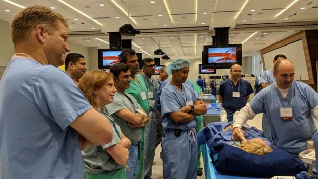 ep un medico espanol formando400 cirujanos vasculares americanos