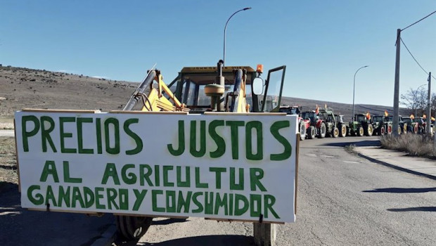 ep uno de los tractores de la tractorada de agricultores y ganaderos de molina de aragon guadalajara