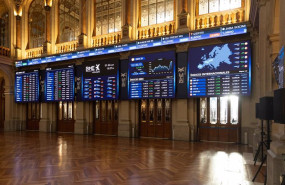 ep vista de las pantallas informativas en la bolsa de madrid a 1 de diciembre de 2023 en madrid ep vista de las pantallas informativas en la bolsa de madrid a 1 de diciembre de 2023 en madrid