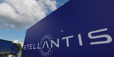 stellantis proche d un accord pour une gigafactory de batteries en italie selon des sources 