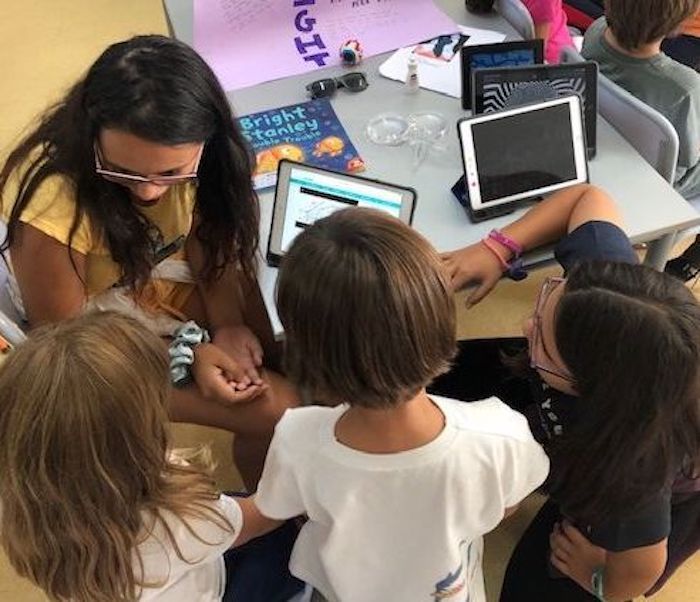 1644567576 colegio base