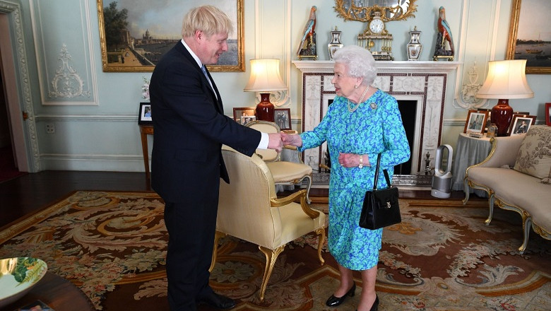 Boris Johnson, primer ministro de Reino Unido, con la Reina Isabel II | Buckingham Palace boris johnson reina inglaterra