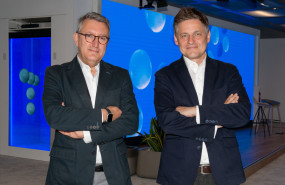 de izquierda a derecha juan luis moreno chief innovation officer en the valley y javier vizcano responsable del rea de pymes en telefnica espaa 