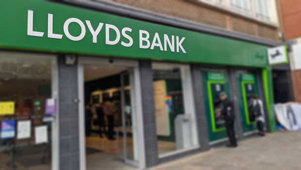 Signo de sucursal de tienda bancaria del grupo bancario dl lloyds