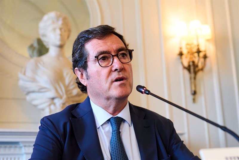 La CEOE aprueba eliminar la limitación de mandatos de su presidente