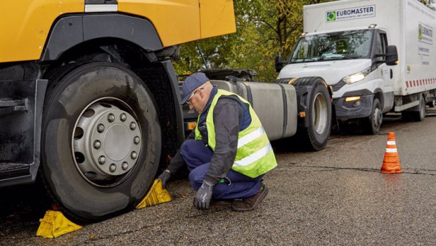 ep archivo el 817 de las asistencias a camiones en carretera son por fallos en los neumaticos ep archivo el 817 de las asistencias a camiones en carretera son por fallos en los neumaticos