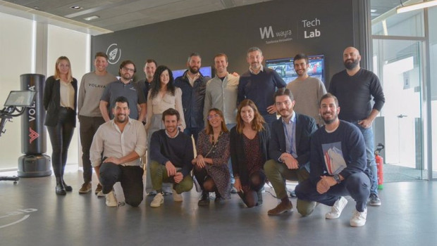 ep archivo   equipo de wayra barcelona y los representantes de las startups que participaran en el