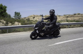 ep archivo   modelo velca one circulando por carretera
