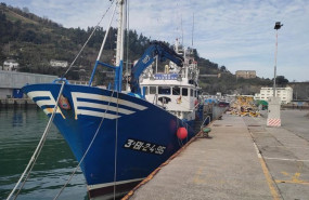 ep archivo pesquero atracado en el puerto ep archivo pesquero atracado en el puerto