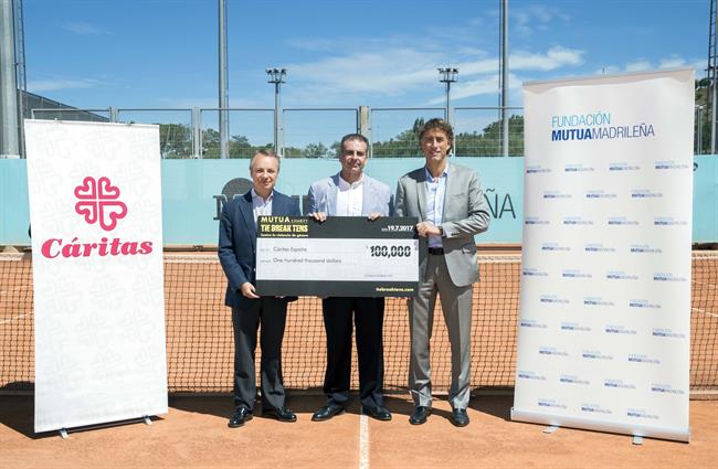 Cheque de Mutua Madrid Open para mujeres maltratadas | FUNDACIÓN MUTUA MADRILEÑA ep chequemutua madrid openmujeres maltratadas