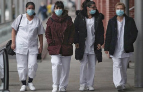ep cuatro trabajadoras sanitarias protegidas con mascarilla acuden a ifema