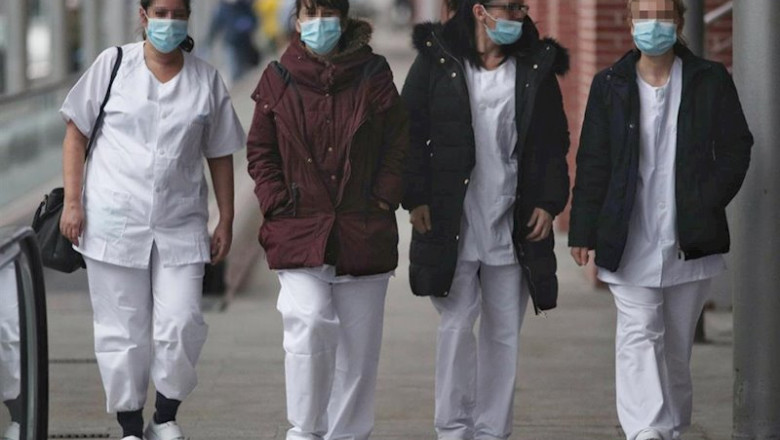 ep cuatro trabajadoras sanitarias protegidas con mascarilla acuden a ifema