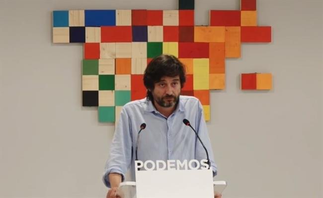 El dirigente de Podemos Rafael Mayoral en rueda de prensa el 1-O | PODEMOS ep dirigentepodemos rafael mayoralruedaprensa1-o