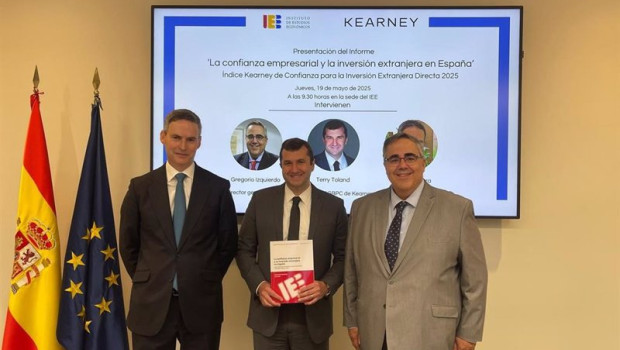 ep el director general del iee inigo gregorio izquierdo emilio guevara socio de kearney y a terry ep el director general del iee inigo gregorio izquierdo emilio guevara socio de kearney y a terry