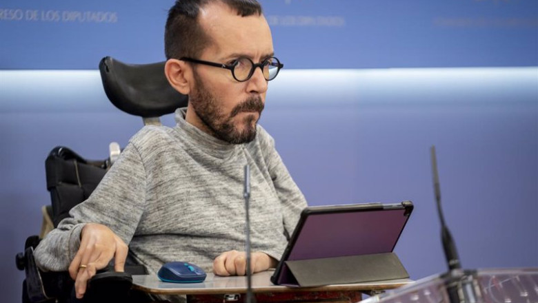 ep el portavoz de unidas podemos en el congreso pablo echenique comparece antes de una sesion ep el portavoz de unidas podemos en el congreso pablo echenique comparece antes de una sesion