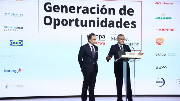 ep el presidente de europa press asis martin de cabiedes presenta al presidente de mckinsey iberia