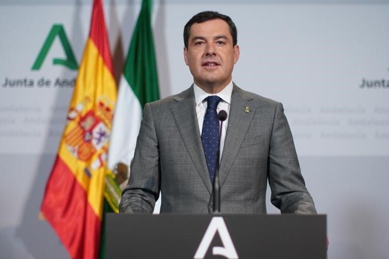 El presidente de la Junta de Andalucía, Juanma Moreno, en una comparecencia telemática desde el Palacio de San Telmo tras la tercera reunión por videoconferencia de la Conferencia de Presidentes autonómicos con el presidente del Gobierno, Pedro Sánchez | JUNTA DE ANDALUCÍA ep el presidente de la junta de andalucia juanma moreno en una comparecencia telematica desde el