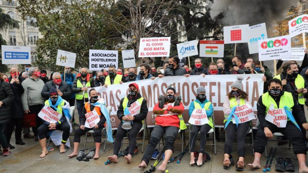 ep hosteleros gallegos en su llegada al congreso en madrid espana a 21 de diciembre de 2020