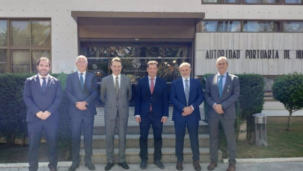 ep imagen tras la firma del acuerdo entre el puerto de huelva y enagas