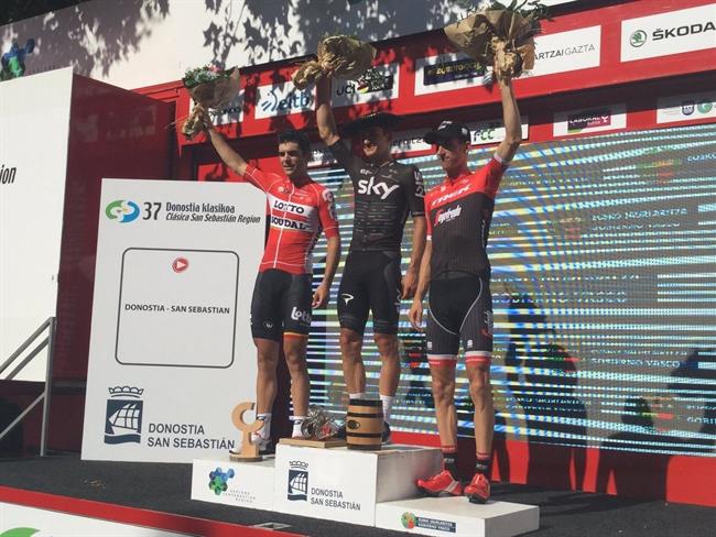 Kwiatkowski se lleva la Clásica de San Sebastián con Landa de escudero | TWITTER.COM/TEAMSKY ep kwiatkowskillevaclasicasan sebastianlandaescudero