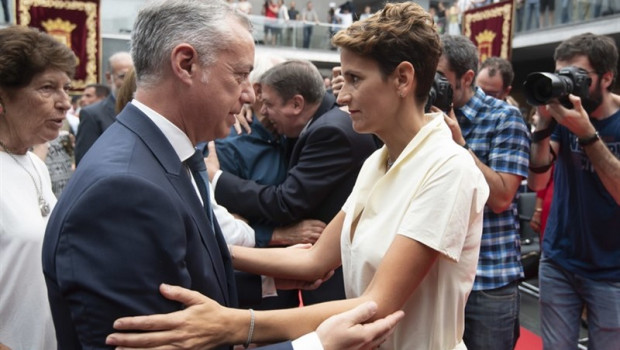ep lehendakari inigo urkullu ynueva presidentanavarra maria chivite enparlamentola comunidad foral dondesocialistatomado posesionsu cargo