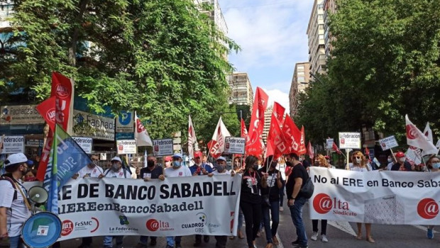 ep manifestacion en murcia en protesta por el ere de banco sabadell a 8 de octubre de 2021 ep manifestacion en murcia en protesta por el ere de banco sabadell a 8 de octubre de 2021