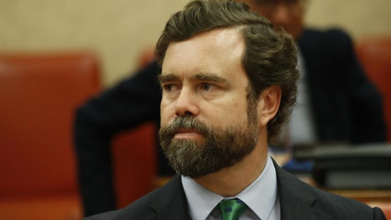 El portavoz de Vox en el Congreso de los Diputados, Iván Espinosa de los Monteros, durante la Diputación Permanente en la que se debate sobre las peticiones de comparecencia del presidente del Gobierno en funciones para explicar los motivos por los que el | Óscar J.Barroso - Europa Press ep portavozvoxcongresolos diputados ivan espinosalos monteros durantediputacion permanentelase debatelas peticionescomparecenciapresidentegobiernofuncionesexplicarmotivoslosel
