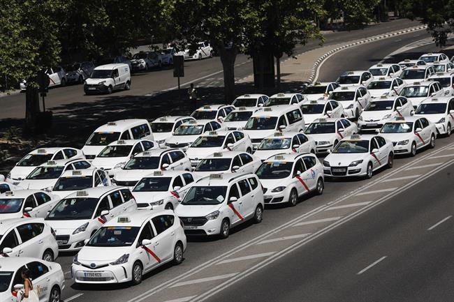 ep taxistasconcentranpaseola castellanamadrid frenteminister