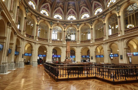 ep vista general del palacio de la bolsa en madrid espana