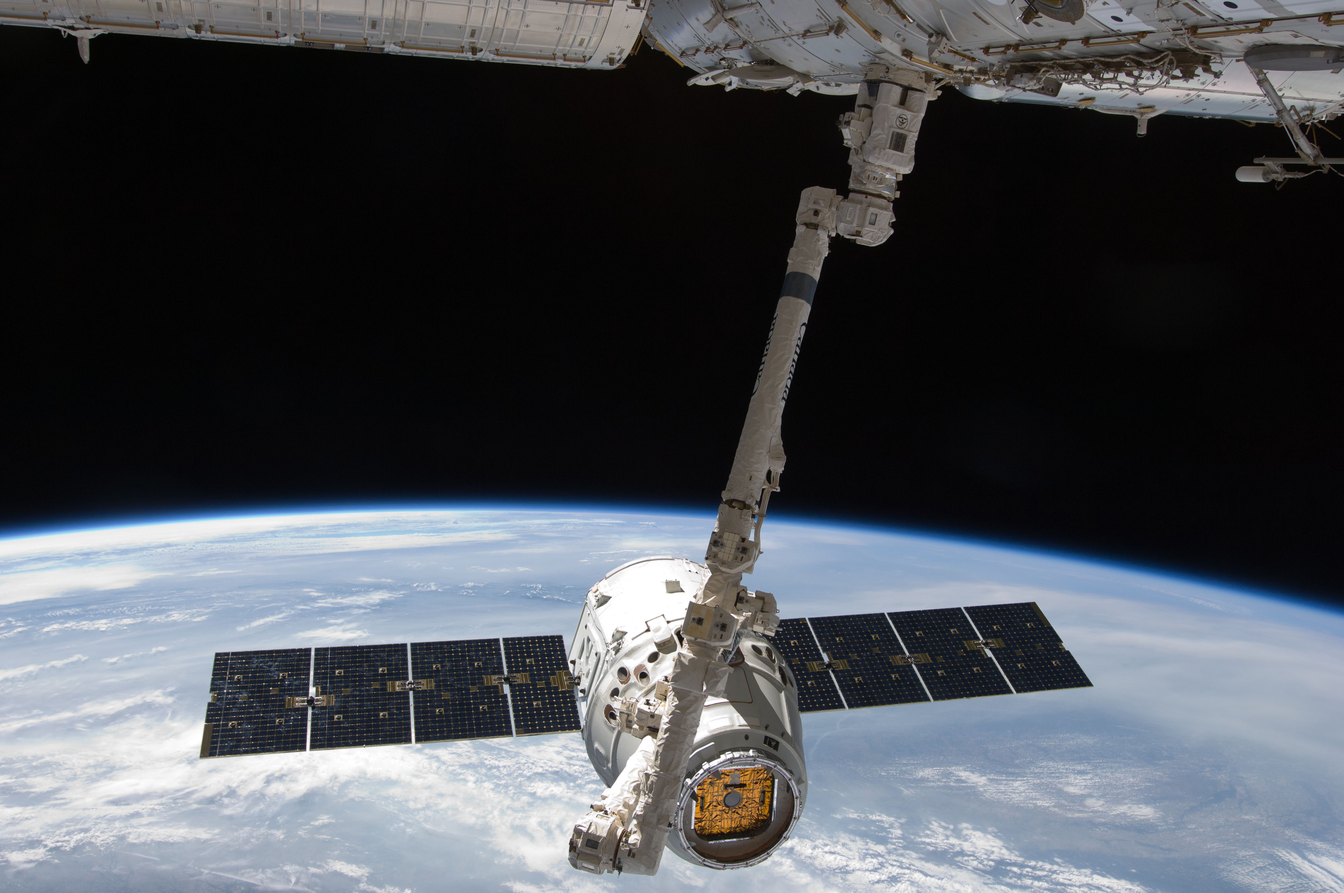 la-capsule-non-habitee-dragon-de-la-societe-spacex-doit-etre-lancee-vers-la-station-spatiale-internationale-iss-pour-une-onzieme-mission