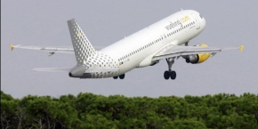 un avion de la compagnie vueling en 2007 a barcelone 20240507145453