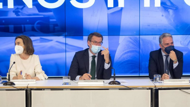 ep alberto nunex feijoo con cuca gamarra en la sede del pp