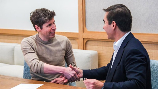 ep archivo   carlos torres vila presidente de bbva y sam altman ceo y cofundador de openai