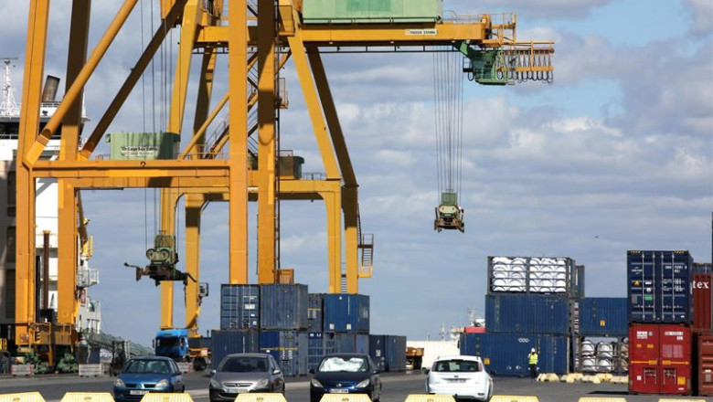ep archivo   contenedores de exportacion en el puerto de huelva