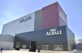 ep archivo   exterior de las bodegas felix solis