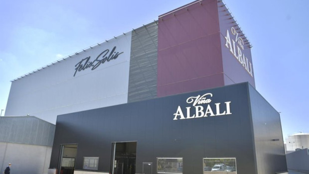 ep archivo   exterior de las bodegas felix solis
