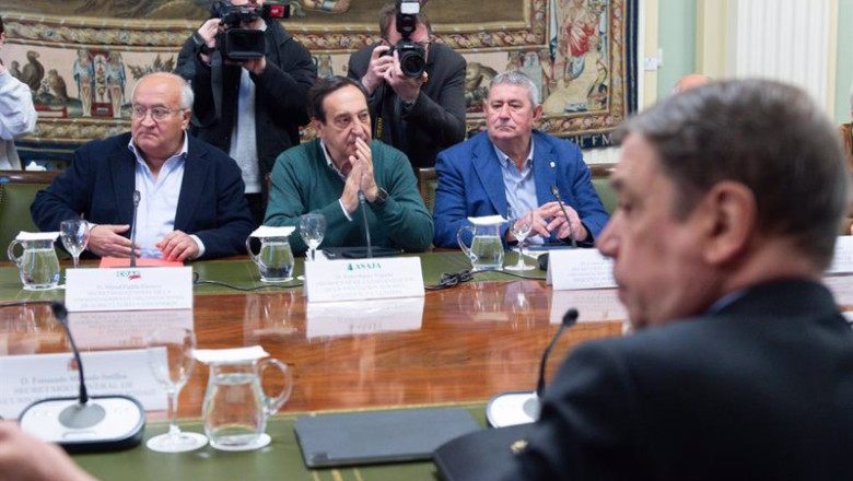 Archivo - (I-D) El secretario general de COAG, Miguel Padilla, el presidente de Asaja, Pedro Barato, y el secretario general de UPA, Lorenzo Ramos, durante la reunión que ha mantenido el ministro de Agricultura, Pesca y Alimentación, Luis Planas, | Gustavo Valiente - Europa Press - Archivo ep archivo i d el secretario general de coag miguel padilla el presidente de asaja pedro barato y