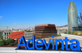 ep archivo   logo de adevinta en la oficina de barcelona