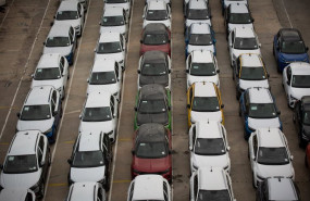 ep archivo   un conjunto de coches aparcados