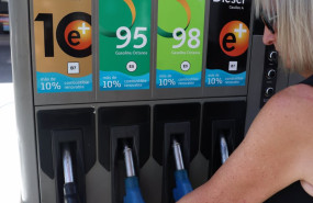 ep archivo   una mujer reposta gasolina a 6 de octubre de 2023 en madrid espana el precio del diesel